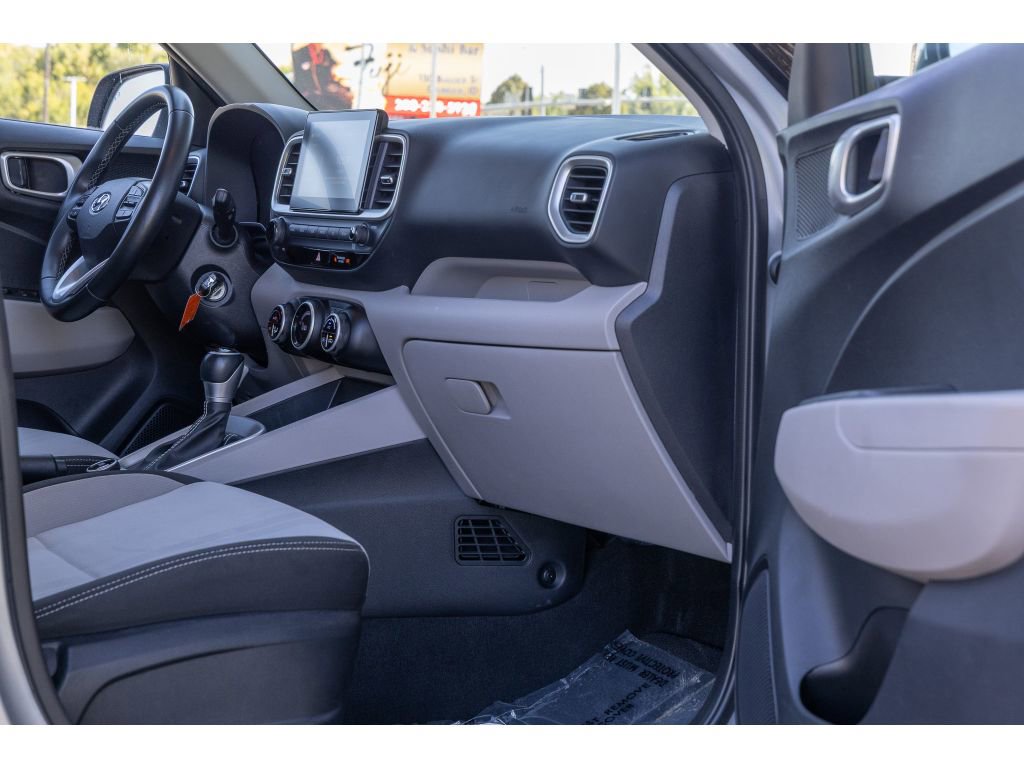 Used 2021 Hyundai Venue SEL w/ Cargo Package image 10