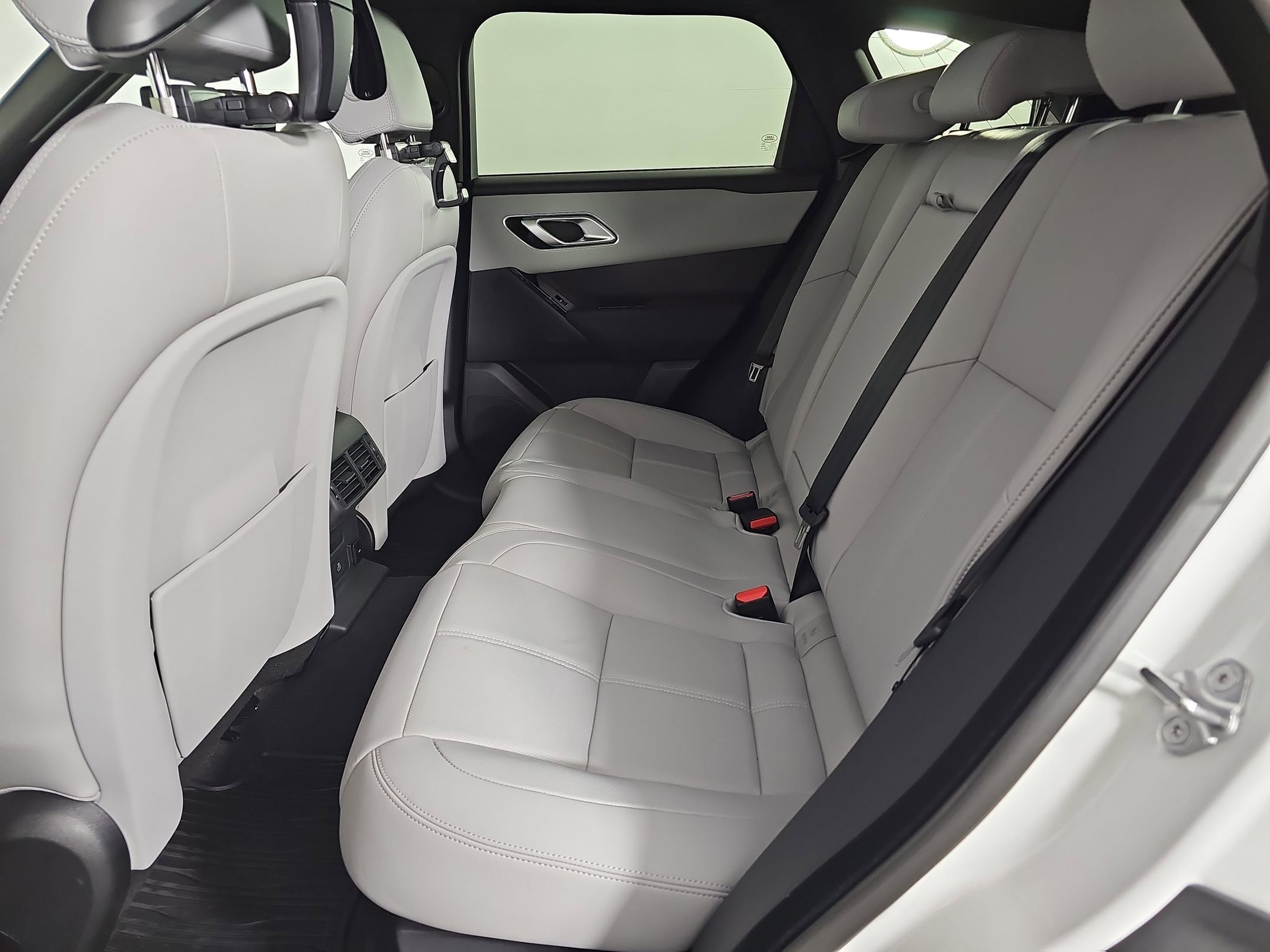 New 2026 Land Rover Range Rover Velar Dynamic SE image 12