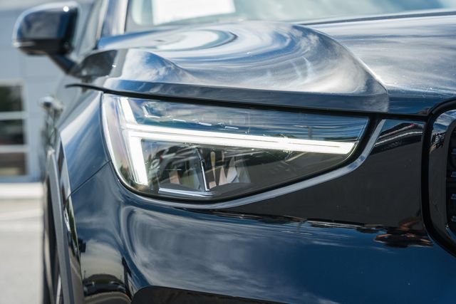 Certified 2025 Volvo XC40 B5 Plus AWD/4WD image 15