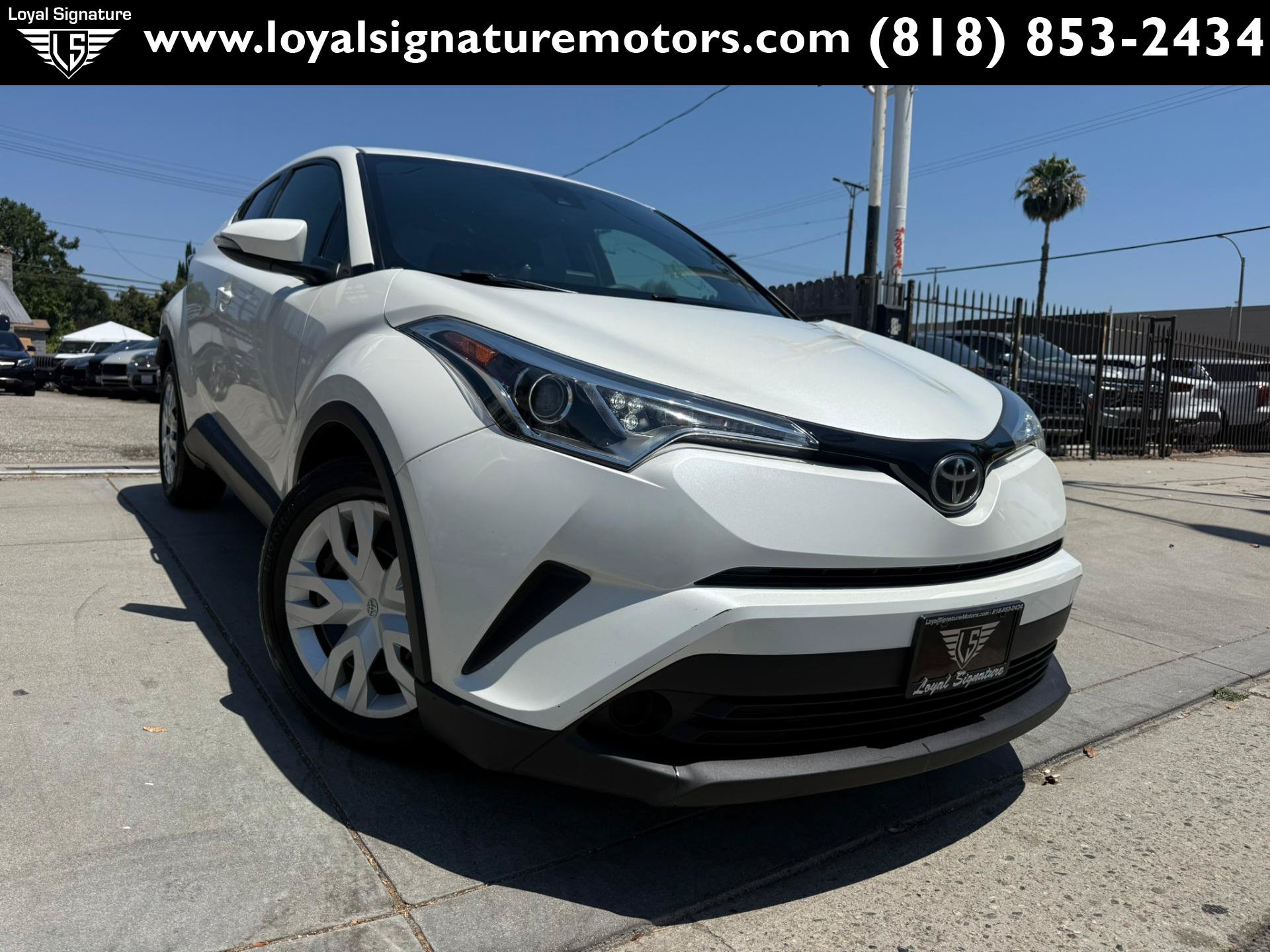 Used 2019 Toyota C-HR LE FWD image 1