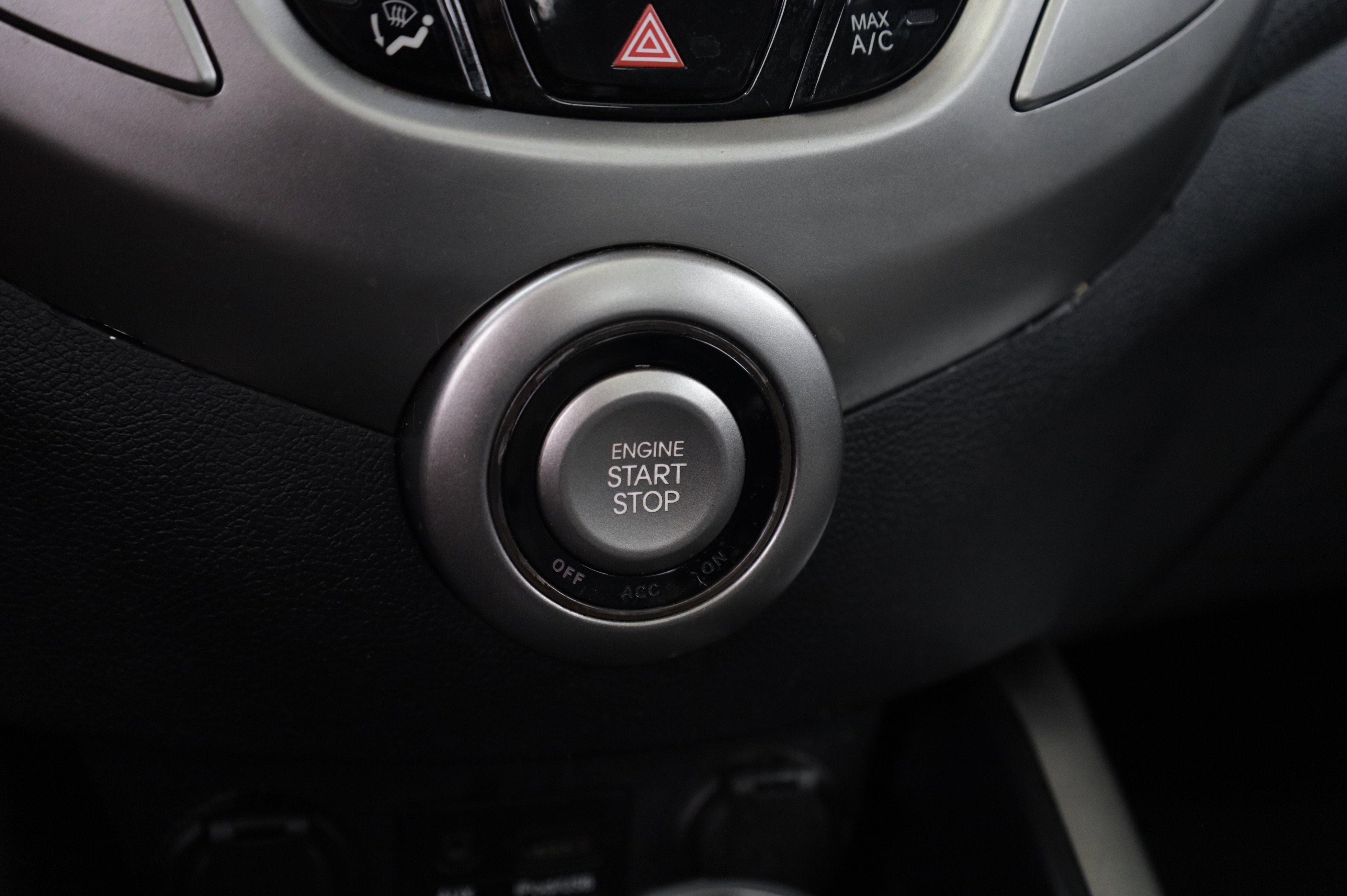 Used 2013 Hyundai Veloster w/ Tech Pkg FWD image 10