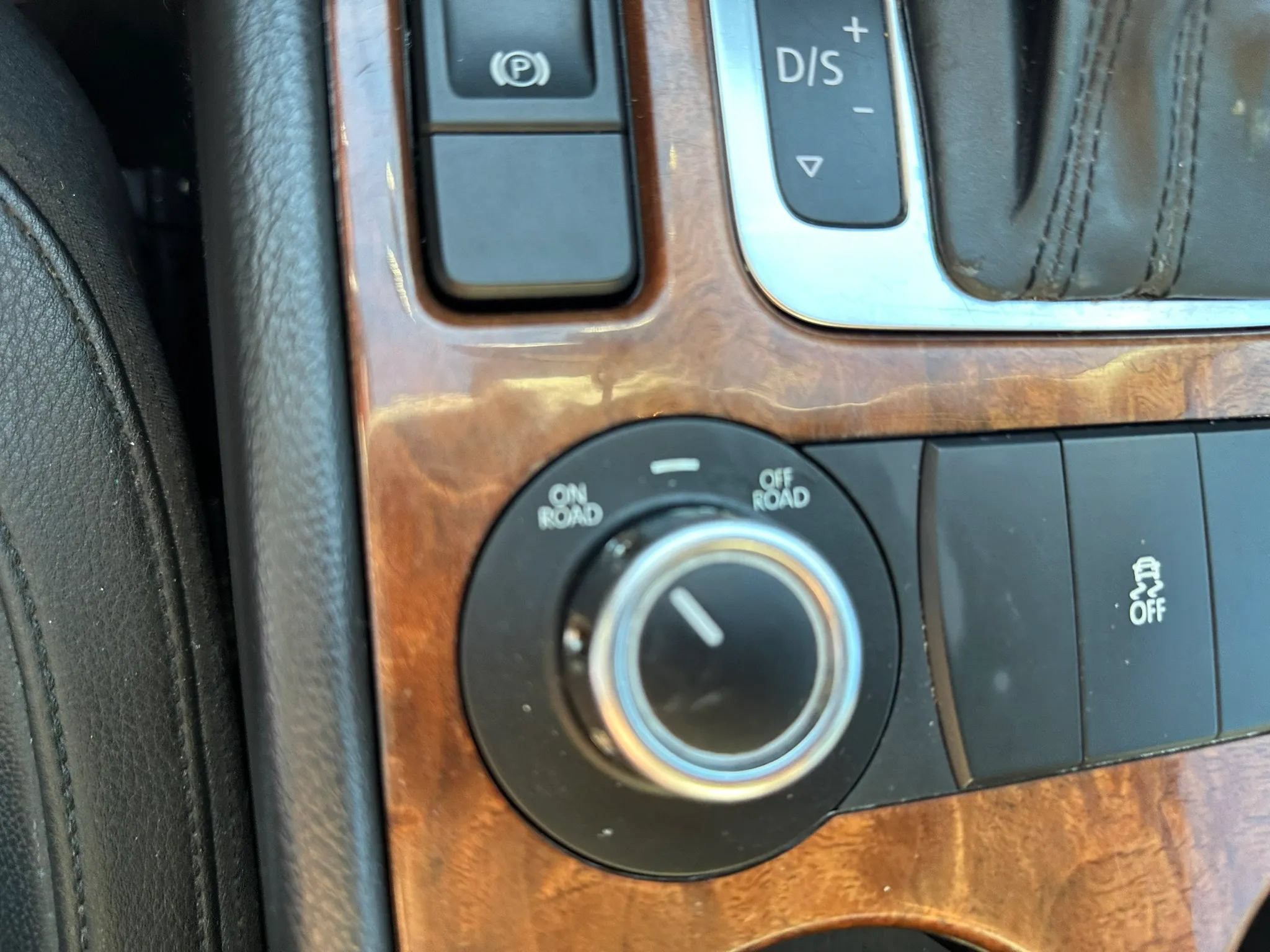 Used 2014 Volkswagen Touareg TDI AWD/4WD image 15