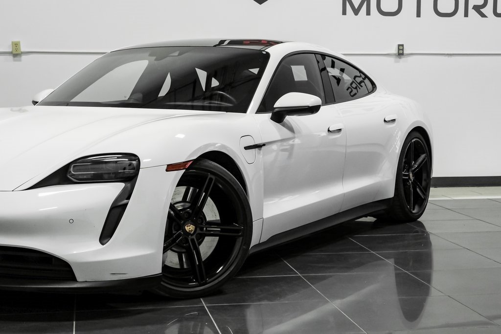 Used 2022 Porsche Taycan image 10
