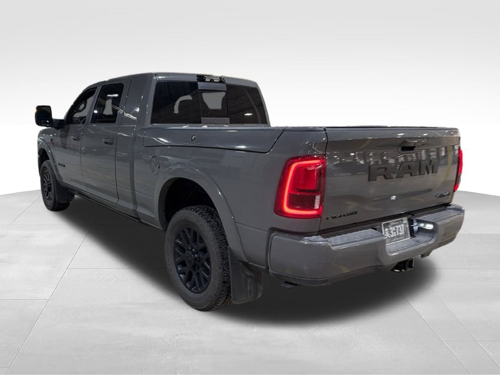 Used 2025 RAM 3500 Limited AWD/4WD image 9