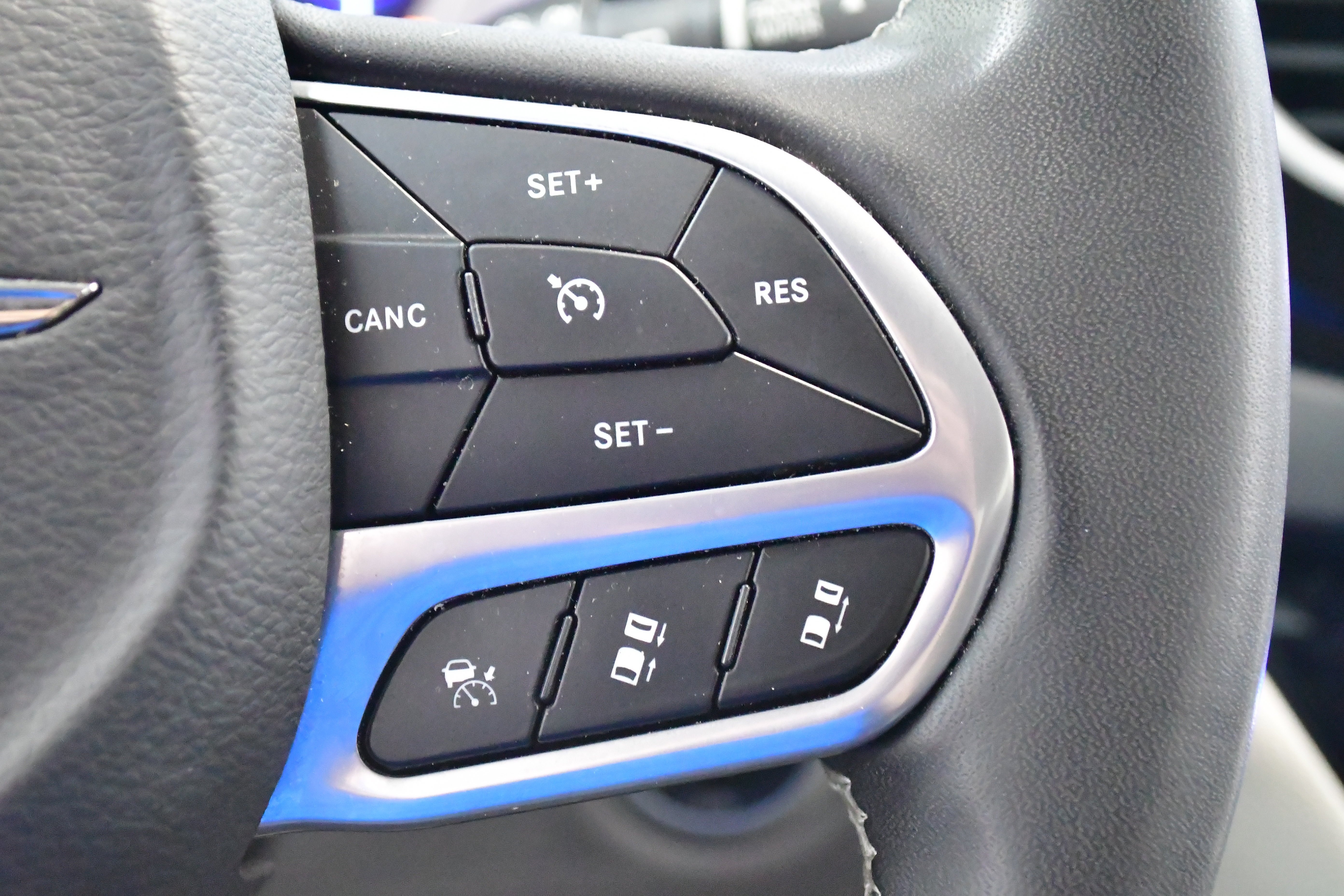 Used 2023 Chrysler Pacifica Touring-L FWD image 26