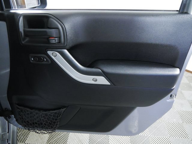 Used 2014 Jeep Wrangler Unlimited Rubicon w/ Dual Top Group AWD/4WD image 12