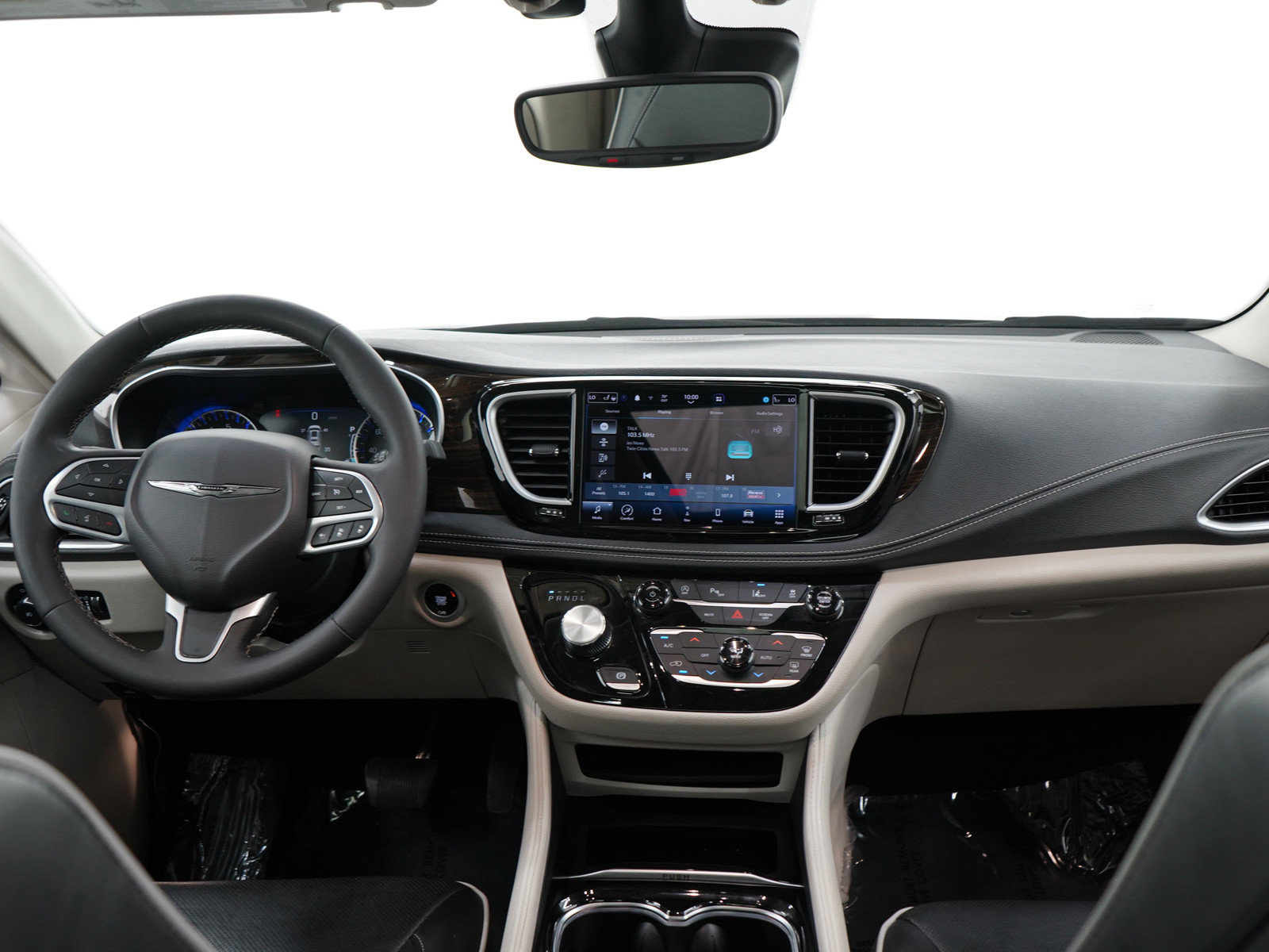 Used 2023 Chrysler Pacifica Limited FWD image 16