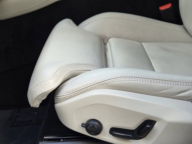 Used 2025 Volvo XC90 T8 Ultra w/ Protection Package Premier image 24