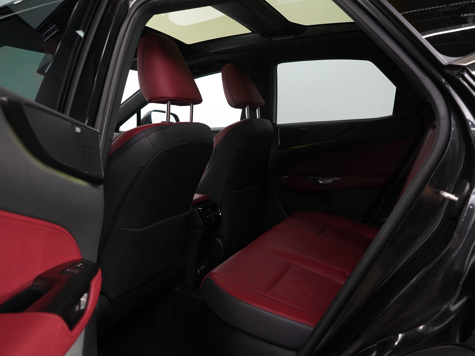 Used 2025 Lexus NX 450h+ AWD w/ Luxury Package image 17
