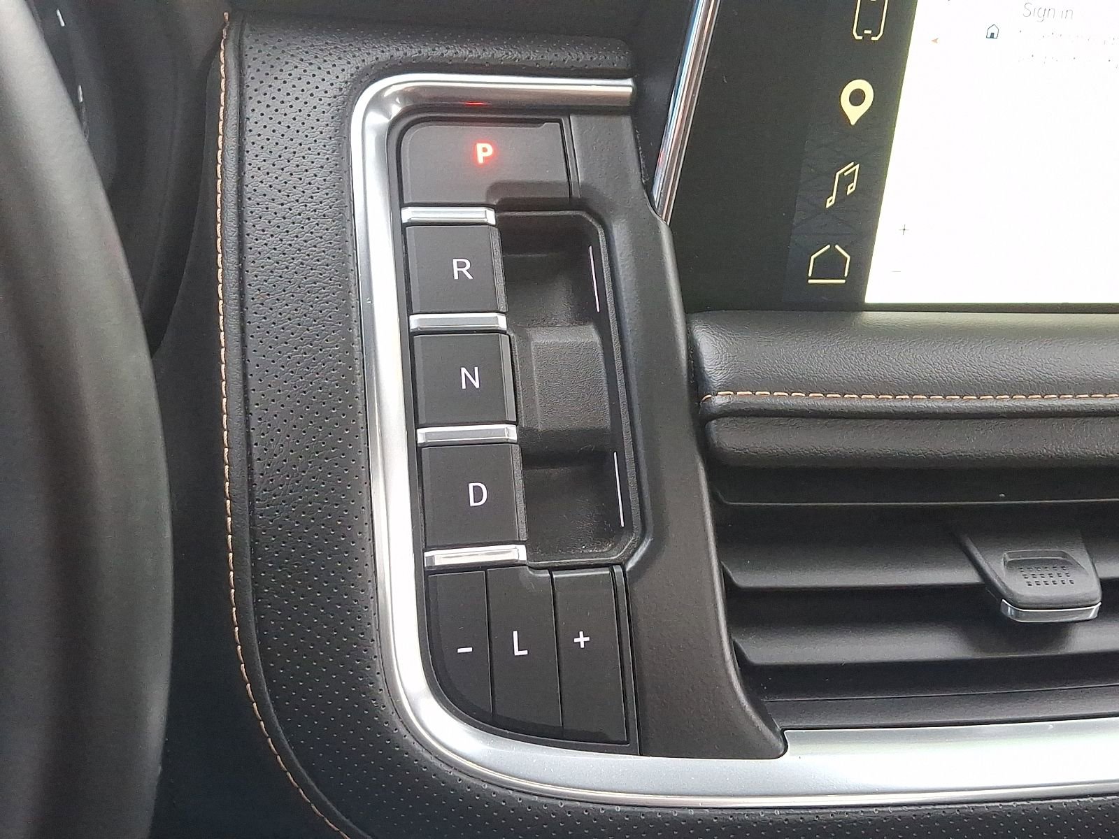 Used 2023 GMC Yukon AT4 w/ LPO, Floor Liner Package AWD/4WD image 16
