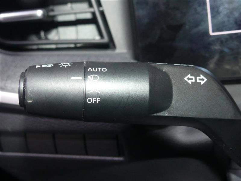 Used 2025 Nissan Kicks SV image 33