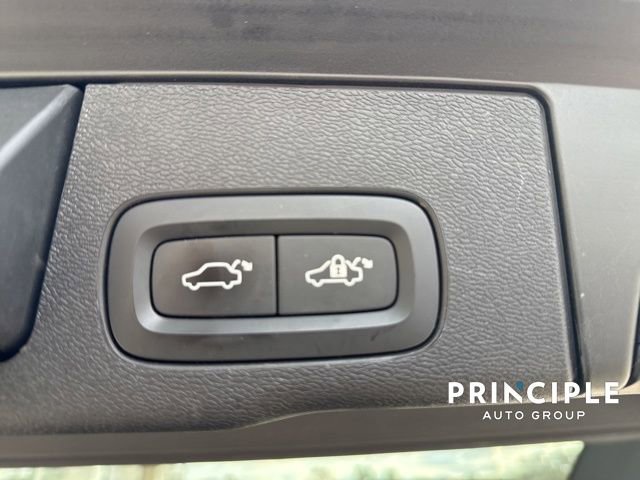 Used 2018 Volvo XC60 T6 Momentum w/ Convenience Package image 35