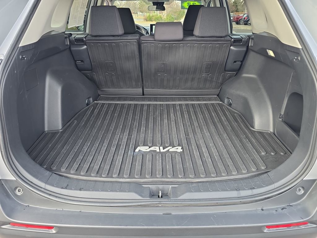 Used 2023 Toyota RAV4 LE image 22