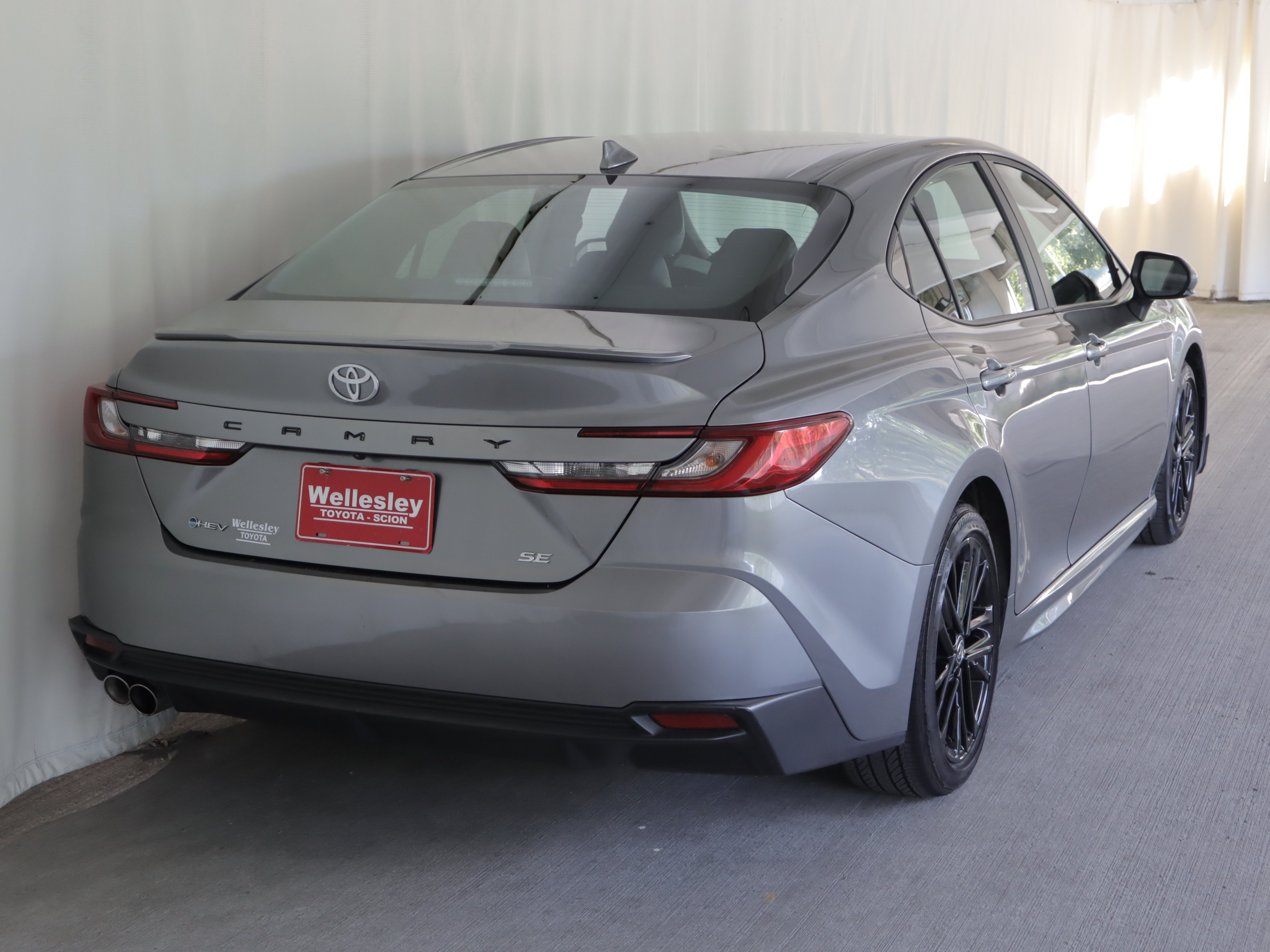 Used 2025 Toyota Camry SE w/ Convenience Package FWD image 6