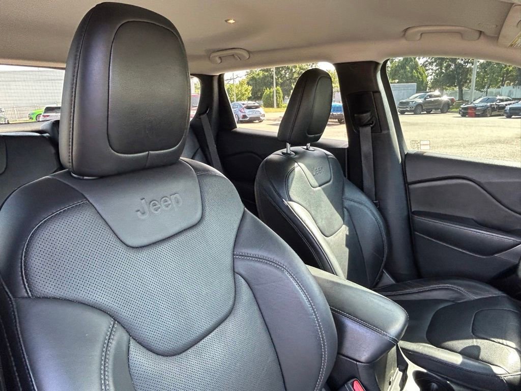 Used 2021 Jeep Cherokee Latitude Lux w/ Comfort/Convenience Group FWD image 41