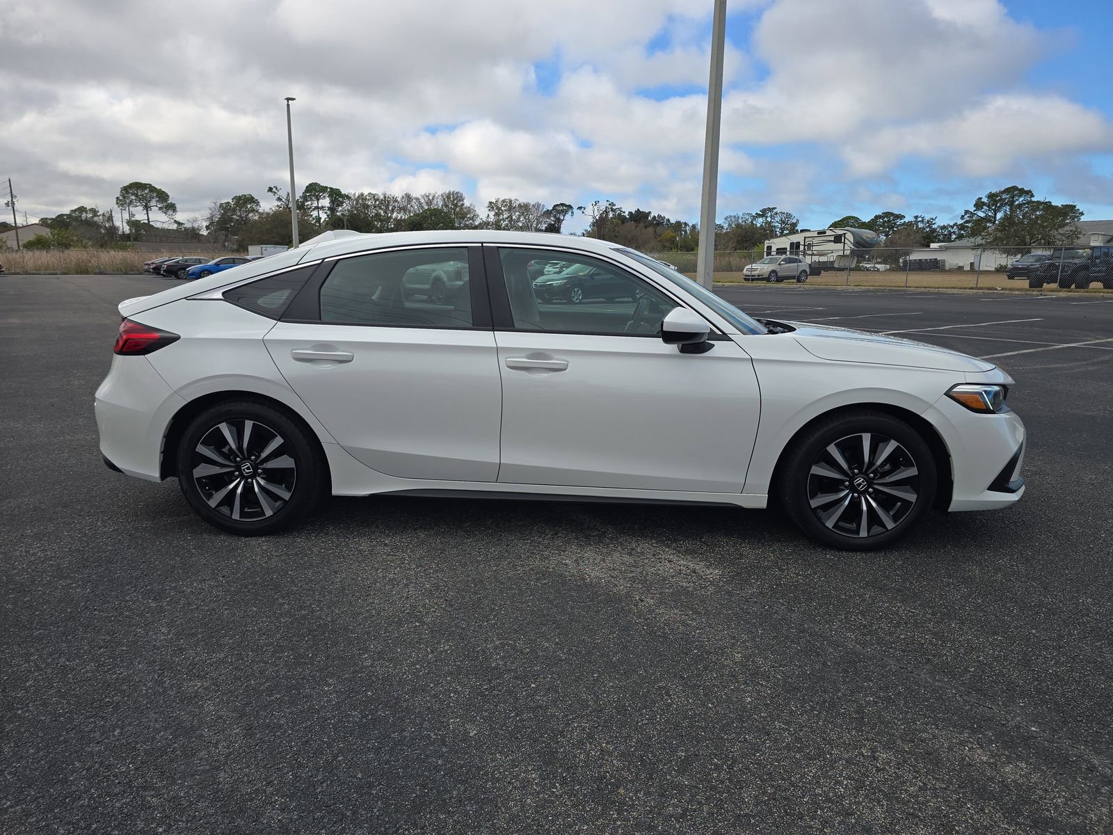 Used 2024 Honda Civic EX-L image 3