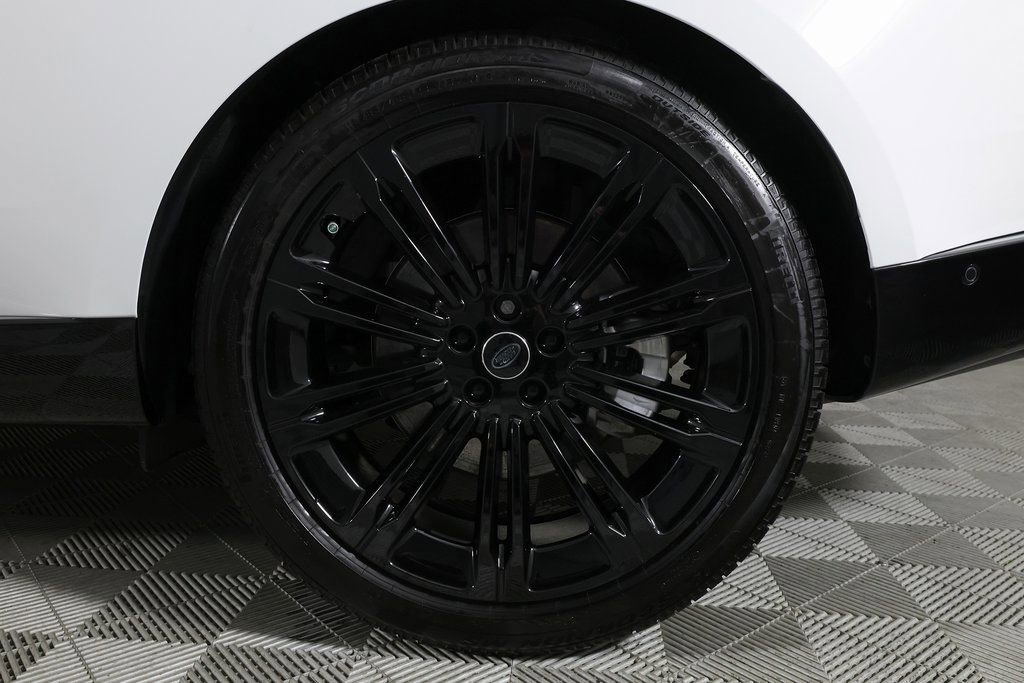 Used 2025 Land Rover Range Rover SE image 48