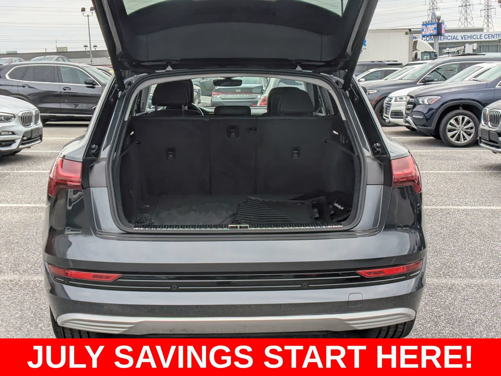Used 2019 Audi e-tron Prestige w/ Prestige Package AWD/4WD image 7