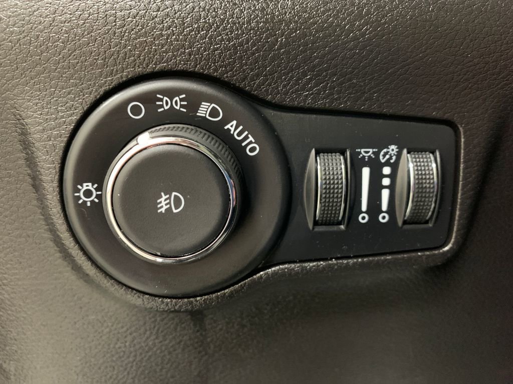 Used 2025 Jeep Compass Latitude w/ Sun & Sound Group image 14