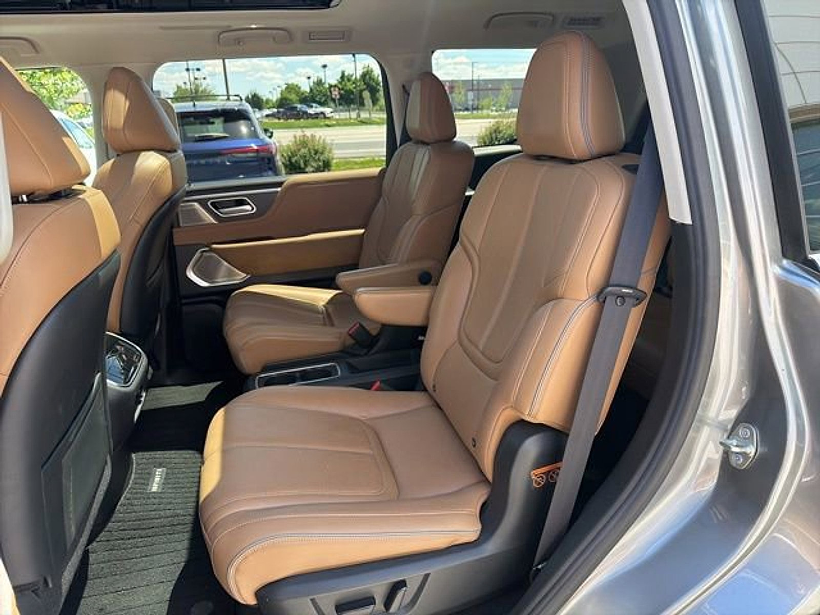 Used 2025 INFINITI QX80 Sensory AWD/4WD image 8