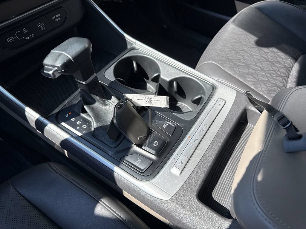 Certified 2025 Kia Carnival FWD image 21