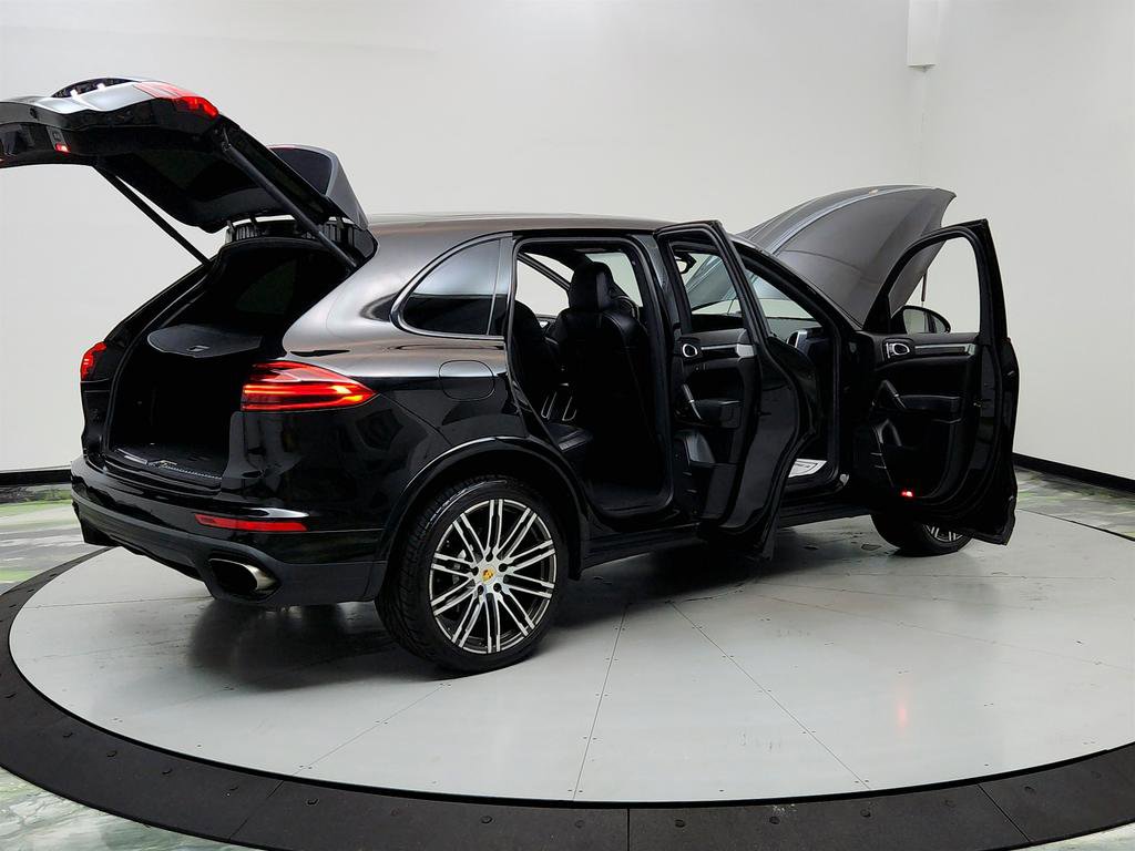 Used 2017 Porsche Cayenne Platinum Edition image 11