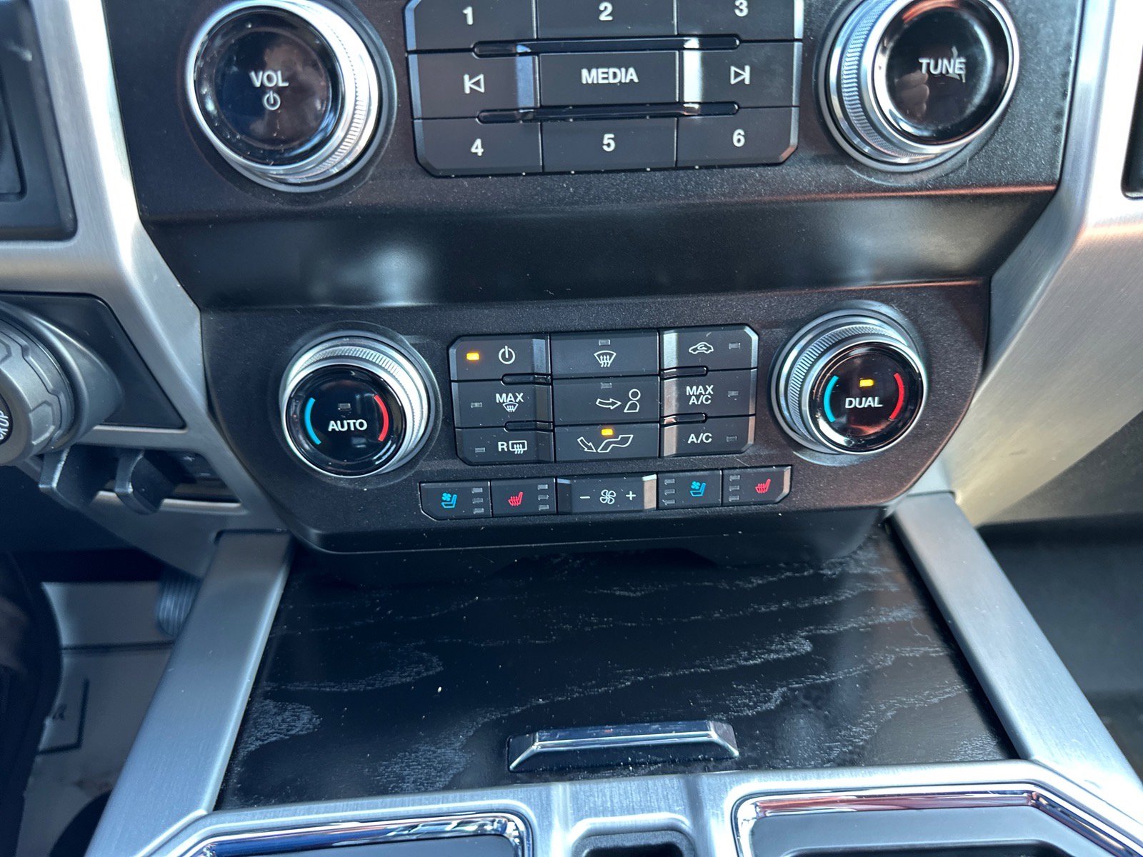 Used 2020 Ford F150 Platinum w/ Technology Package image 39