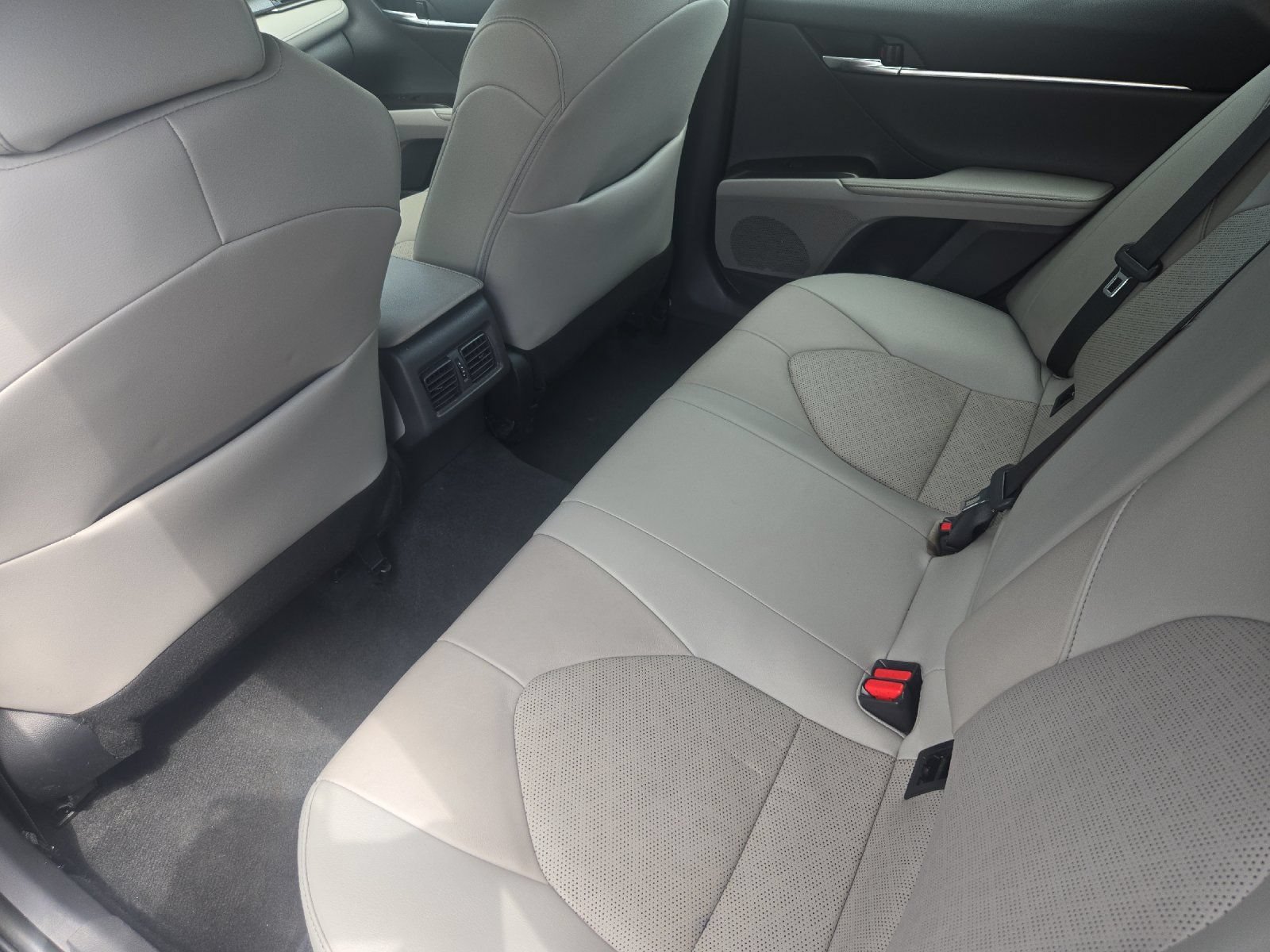 Used 2024 Toyota Camry XSE FWD image 11