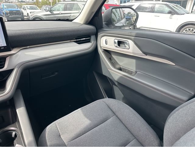 New 2026 Ford Explorer Active RWD image 14