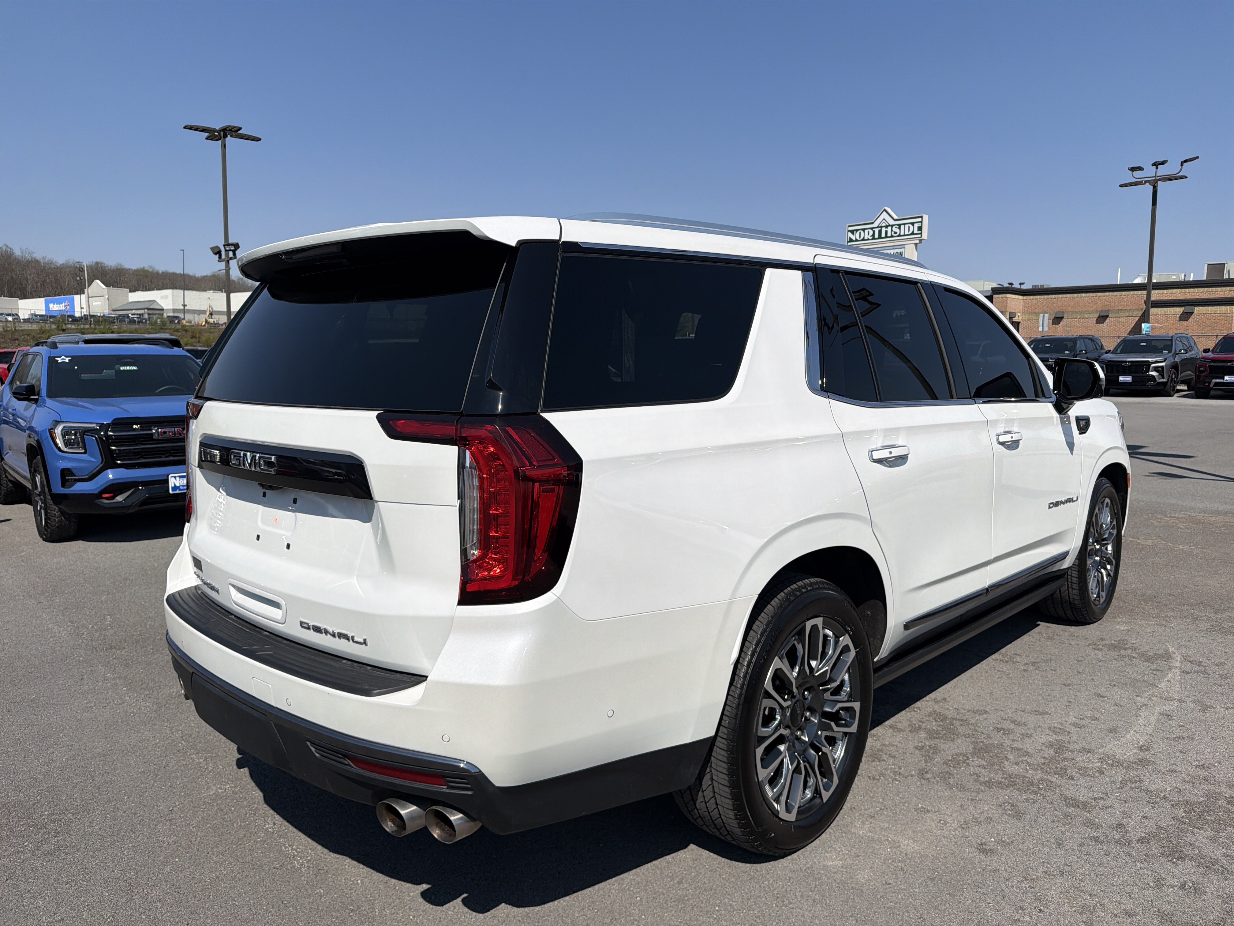Used 2024 GMC Yukon Denali Ultimate AWD/4WD image 6