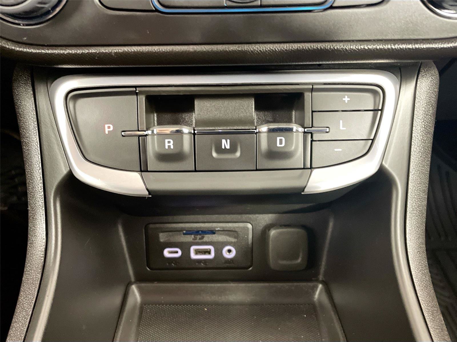 Used 2024 GMC Terrain SLT AWD/4WD image 15