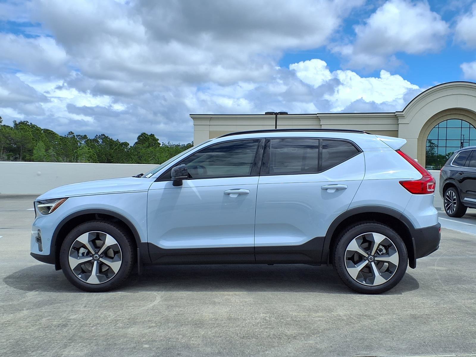 New 2026 Volvo XC40 B5 Plus w/ Protection Package Premier AWD/4WD image 4