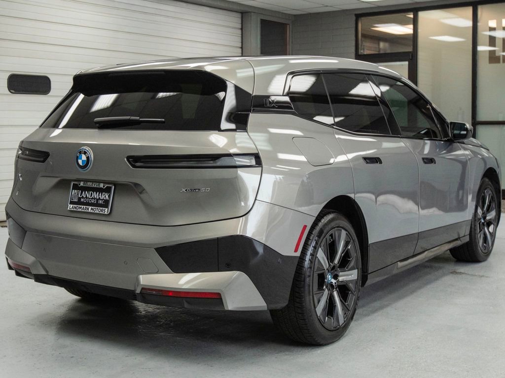 Used 2024 BMW iX xDrive50 w/ Sport Package AWD/4WD image 27