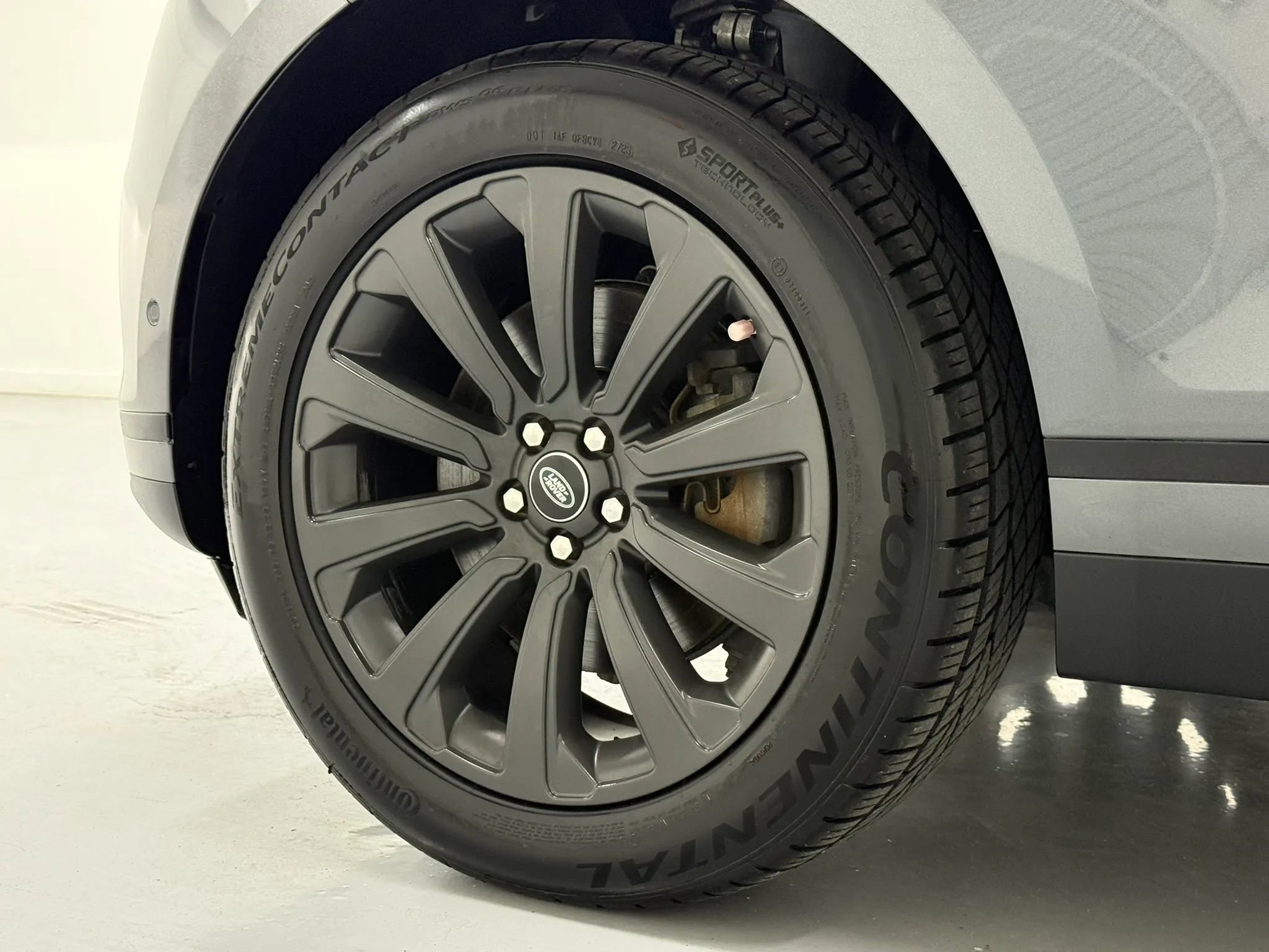 Used 2018 Land Rover Range Rover Velar R-Dynamic SE image 60