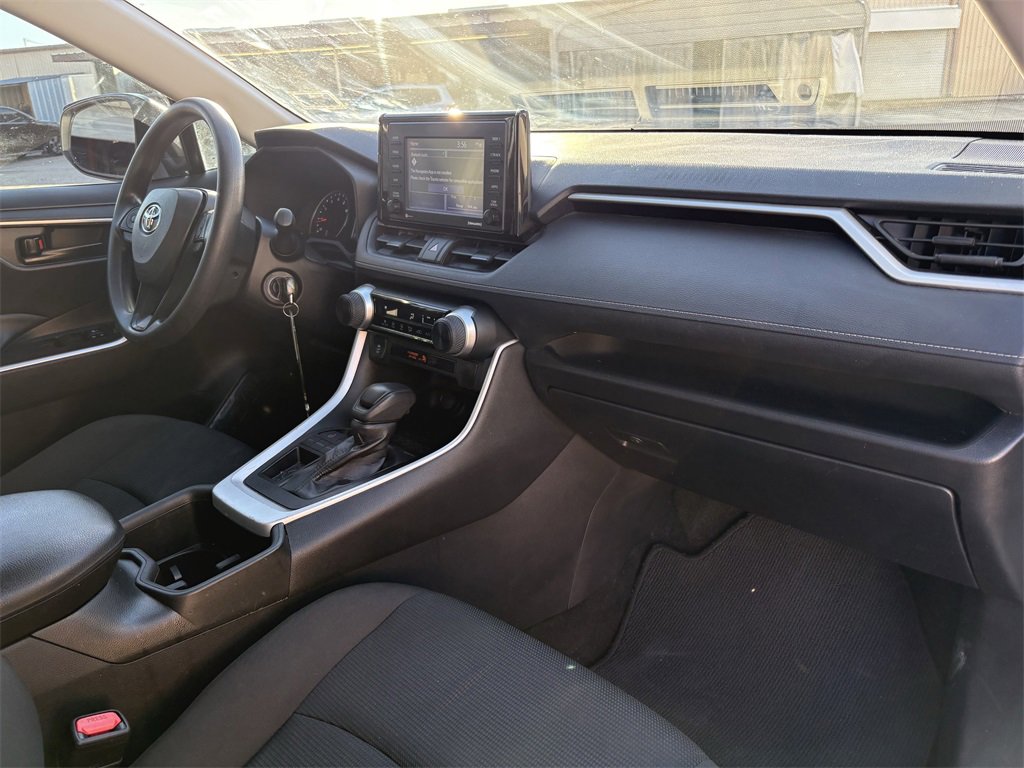 Used 2022 Toyota RAV4 LE image 28