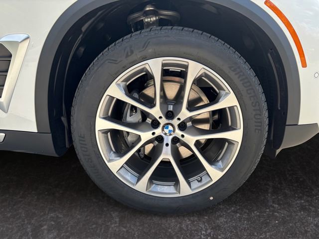 Used 2026 BMW X5 xDrive40i w/ Climate Comfort Package image 31