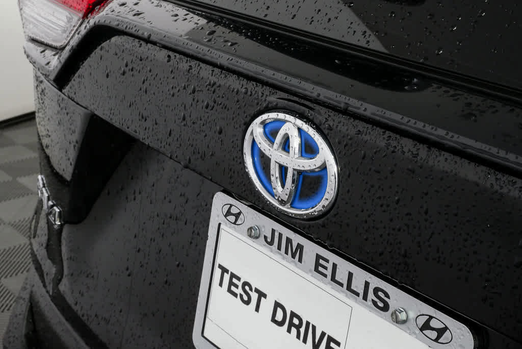 Used 2021 Toyota RAV4 XLE w/ Convenience Package image 34