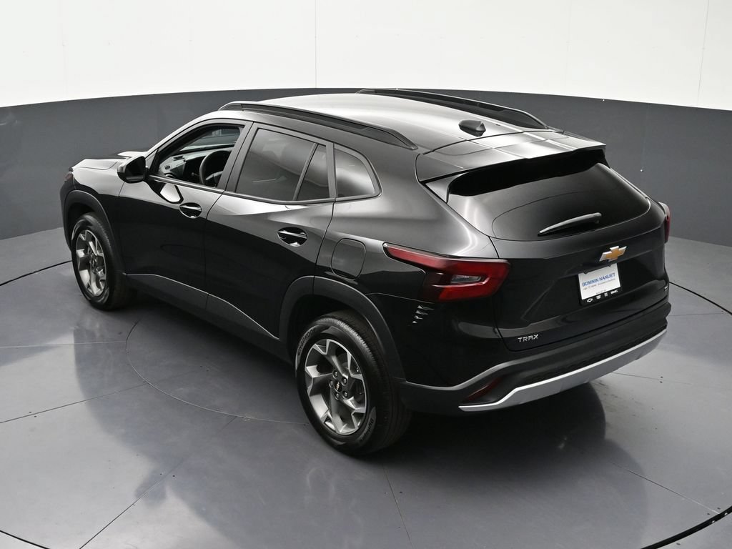 Used 2024 Chevrolet Trax LT FWD image 18