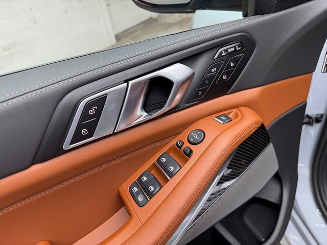 Used 2026 BMW X7 M60i image 11