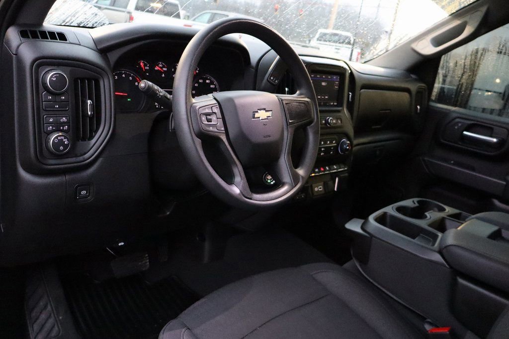 Used 2025 Chevrolet Silverado 2500 Custom w/ Custom Value Package image 5