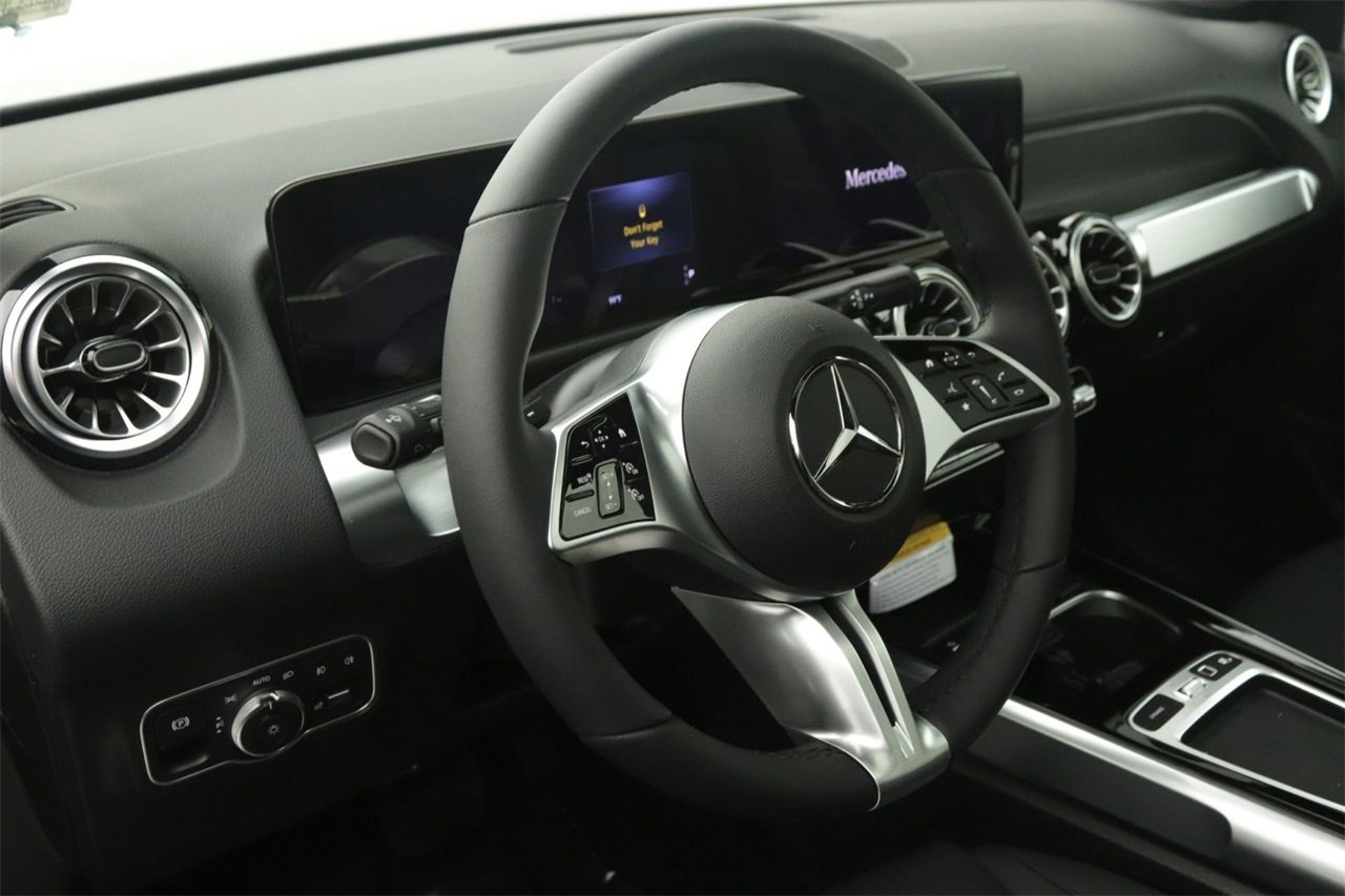New 2026 Mercedes-Benz GLB 250 image 5