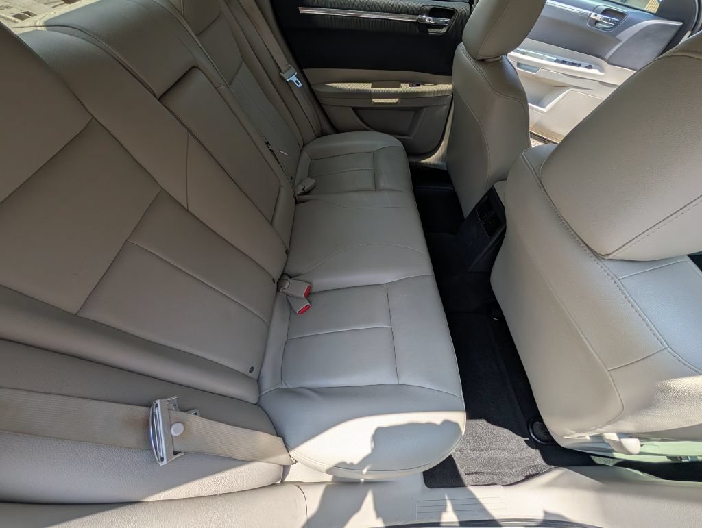 Used 2006 Chrysler 300 Touring w/ Comfort/Convenience Group RWD image 9