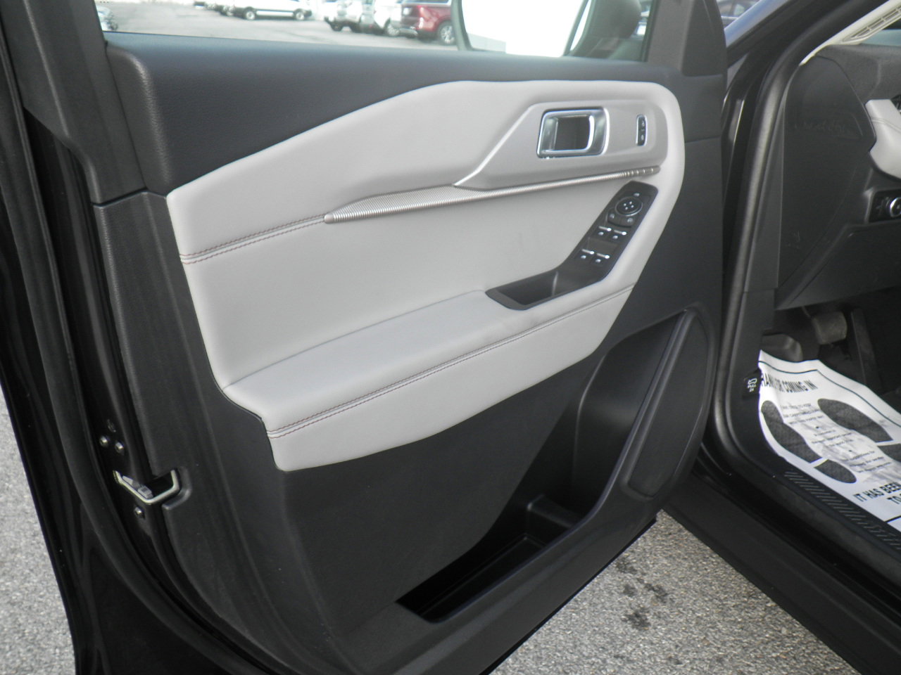 Certified 2025 Ford Explorer Active w/ Active Comfort Package image 14