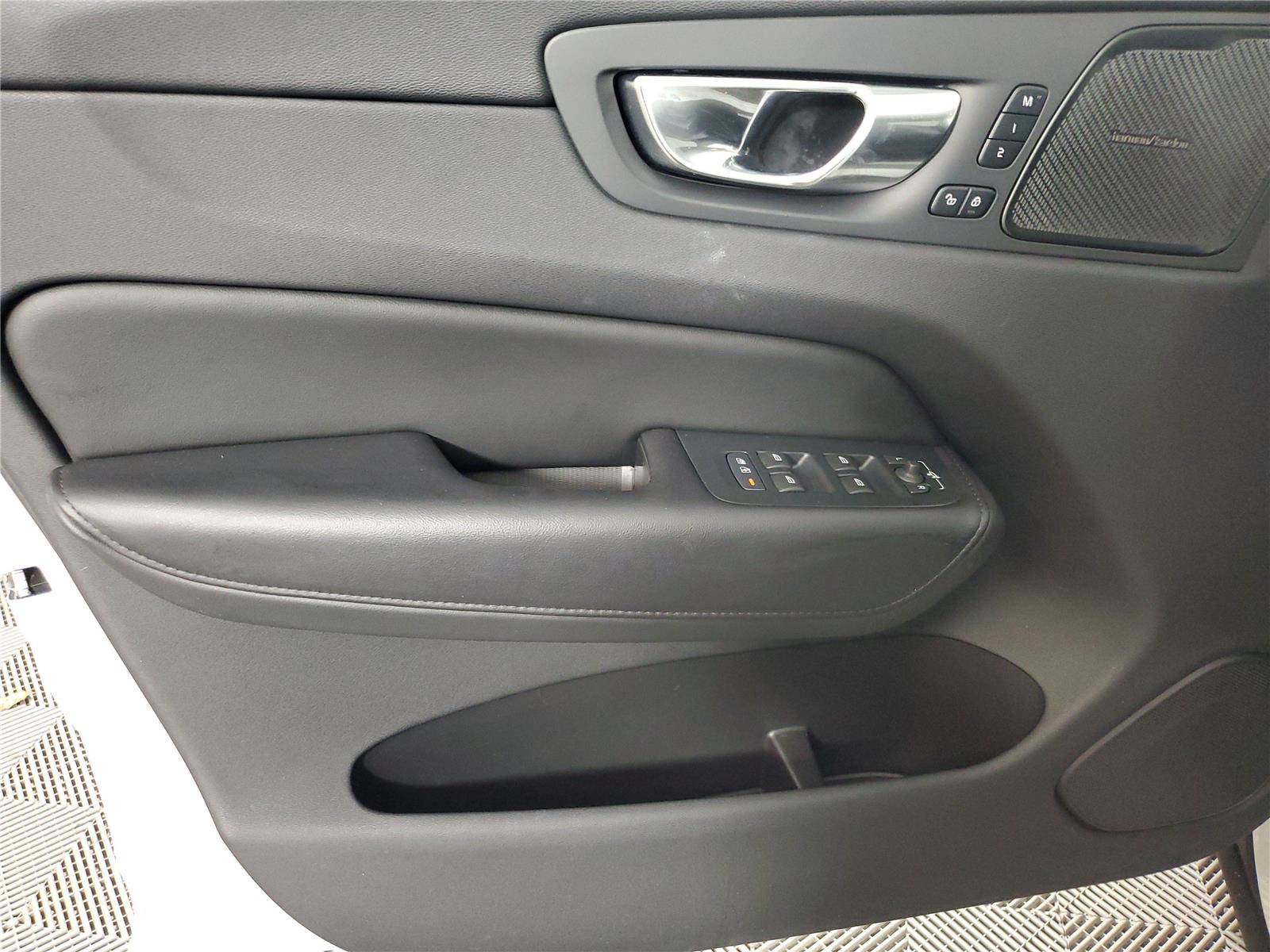 Certified 2023 Volvo XC60 B5 Plus w/ Protection Package Premier FWD image 19