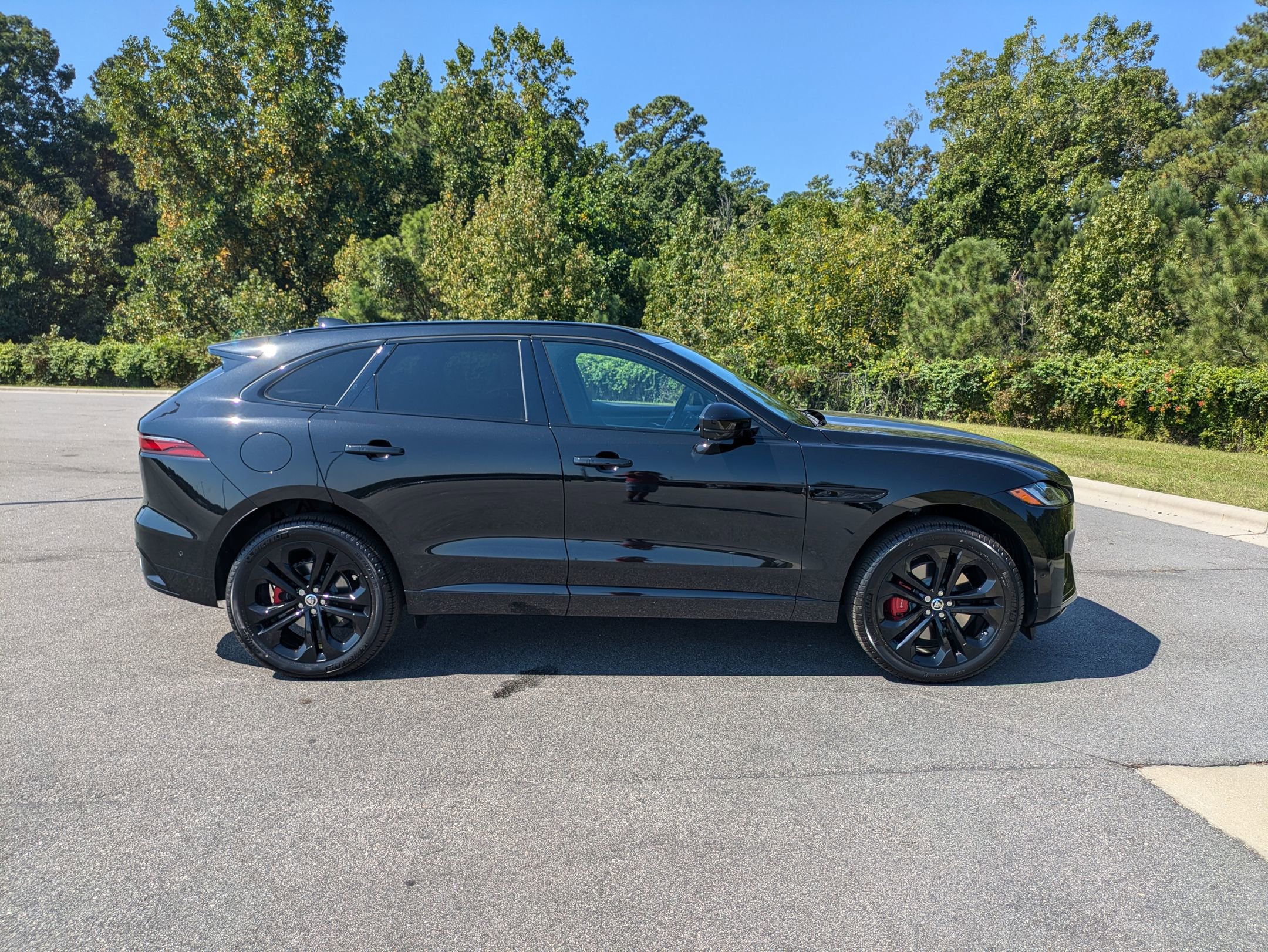 New 2026 Jaguar F-PACE R-Dynamic S image 4