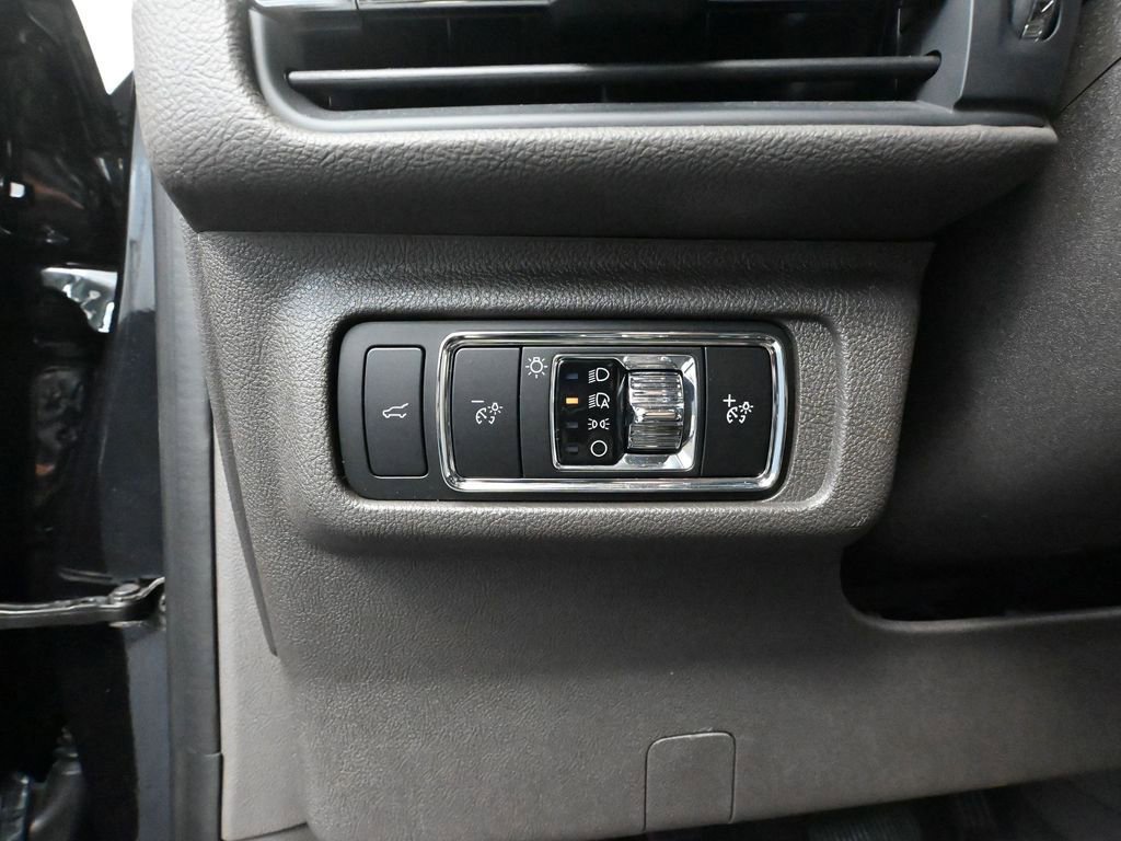 Used 2024 Lincoln Corsair AWD w/ Equipment Group 101A image 33