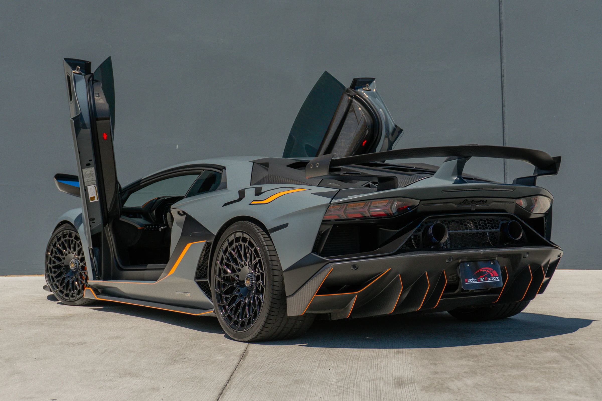 Used 2019 Lamborghini Aventador SVJ AWD/4WD image 11
