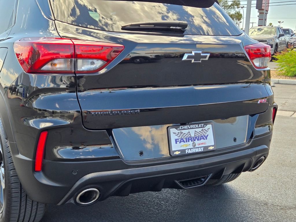 Used 2023 Chevrolet TrailBlazer RS w/ Sun and Liftgate Package FWD image 5