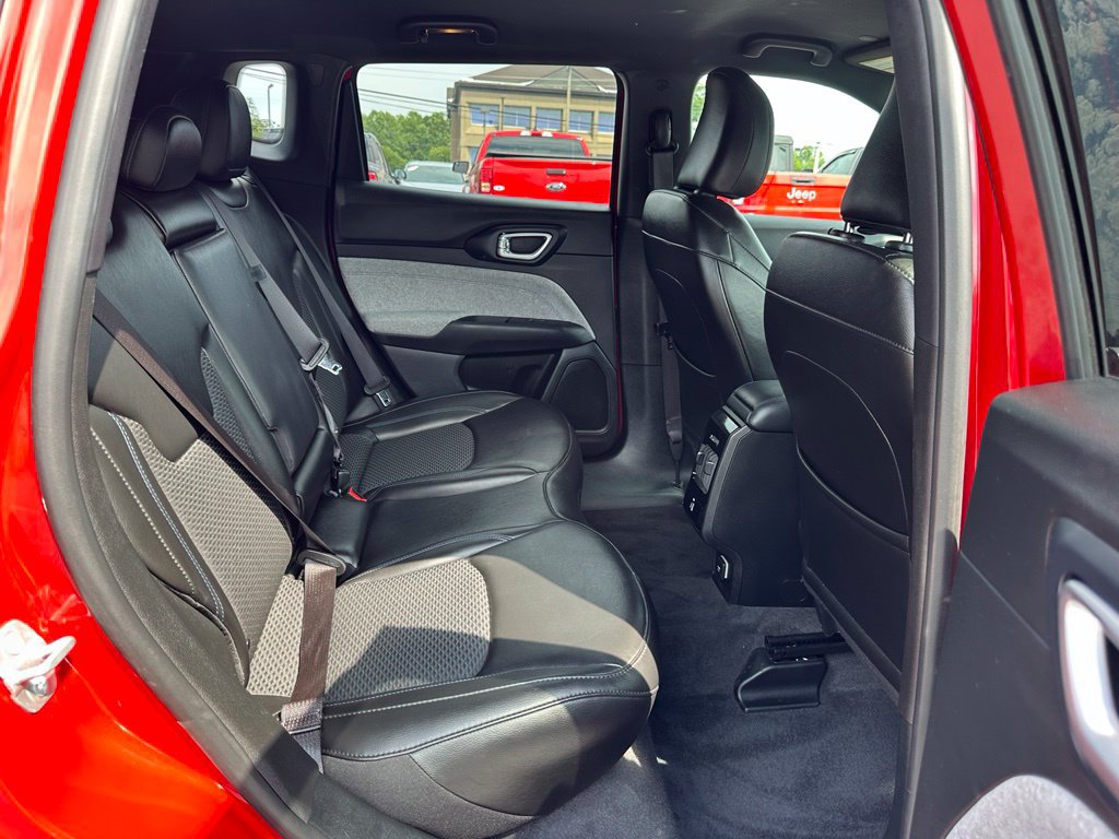 Used 2023 Jeep Compass Latitude w/ Convenience Group AWD/4WD image 19