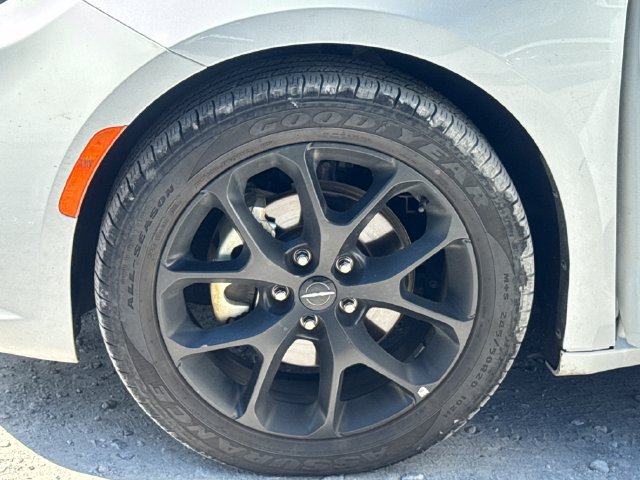 Used 2025 Chrysler Pacifica Limited FWD image 26
